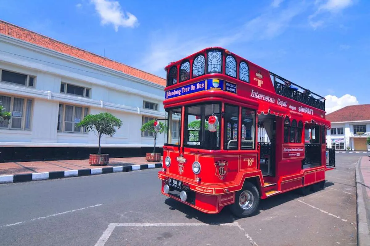 Bandros, bus wisata yang menjadi daya pikat wisata di Bandung