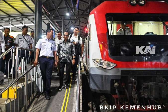 Lebih Mudah dan Cepat, Menhub Ajak Masyarakat Gunakan Kereta Bandara Menuju YIA