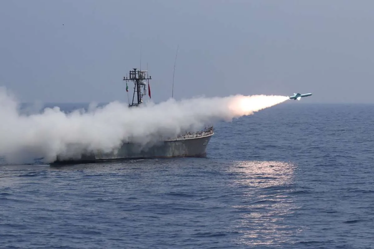 Iran Pamerkan Rudal dengan Jangkauan 600 Km dalam Latihan Militer di Teluk Persia