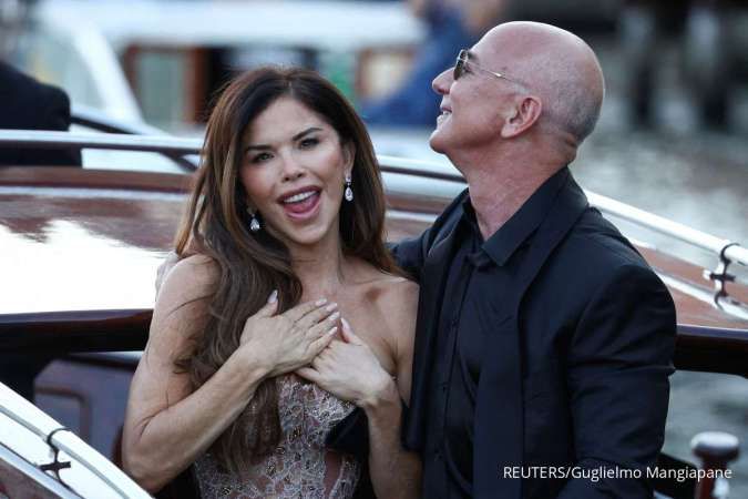 Jeff Bezos Diisukan Bakal Beli Vogue sebagai Hadiah Pernikahan untuk Lauren Sanchez