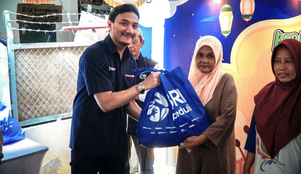 BRI Danareksa Sekuritas Berbagi Ratusan Paket Sembako di 8 Kota di Indonesia 