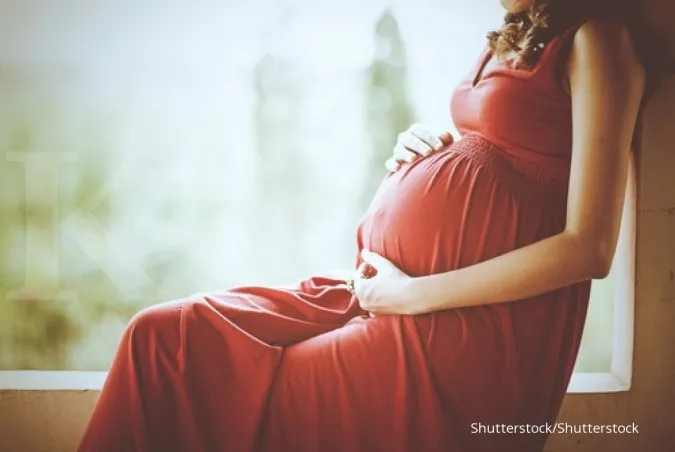 Cara efektif atasi kaki bengkak di masa kehamilan, apa saja?
