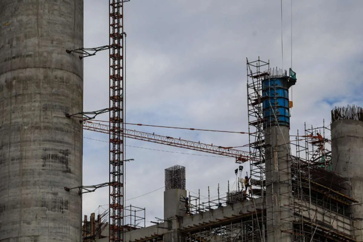 Ekonom sebut penurunan peringkat ke lower-middle income class karena resesi 2020