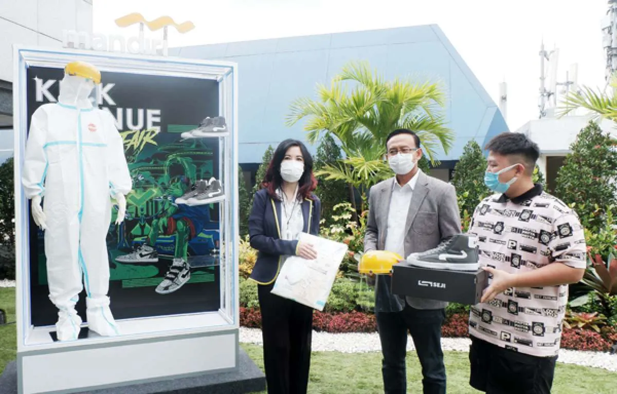 Penggunaan APD untuk mengurangi penyebaran virus 