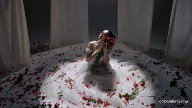 Dela Davina, Ratu Galau Ungkapkan Cinta Abadi Lewat Lagu Baru Bertajuk Seumur Hidupku