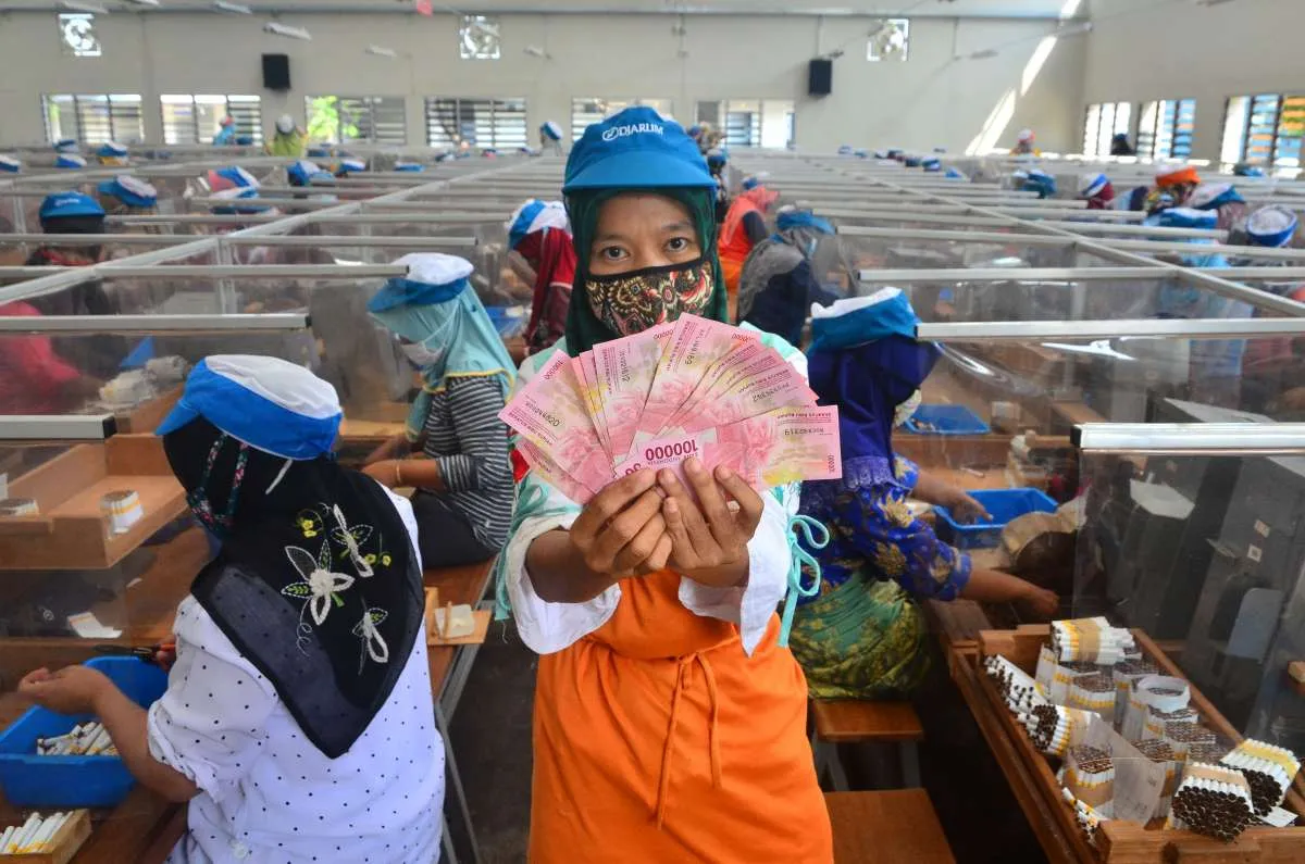 Belum 1 Tahun Bekerja? Begini Cara Menghitung THR 2022 yang Anda Dapat