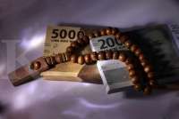 Tawaran Imbalan Pasti dan Halal di Pasar yang Masih Rawan 