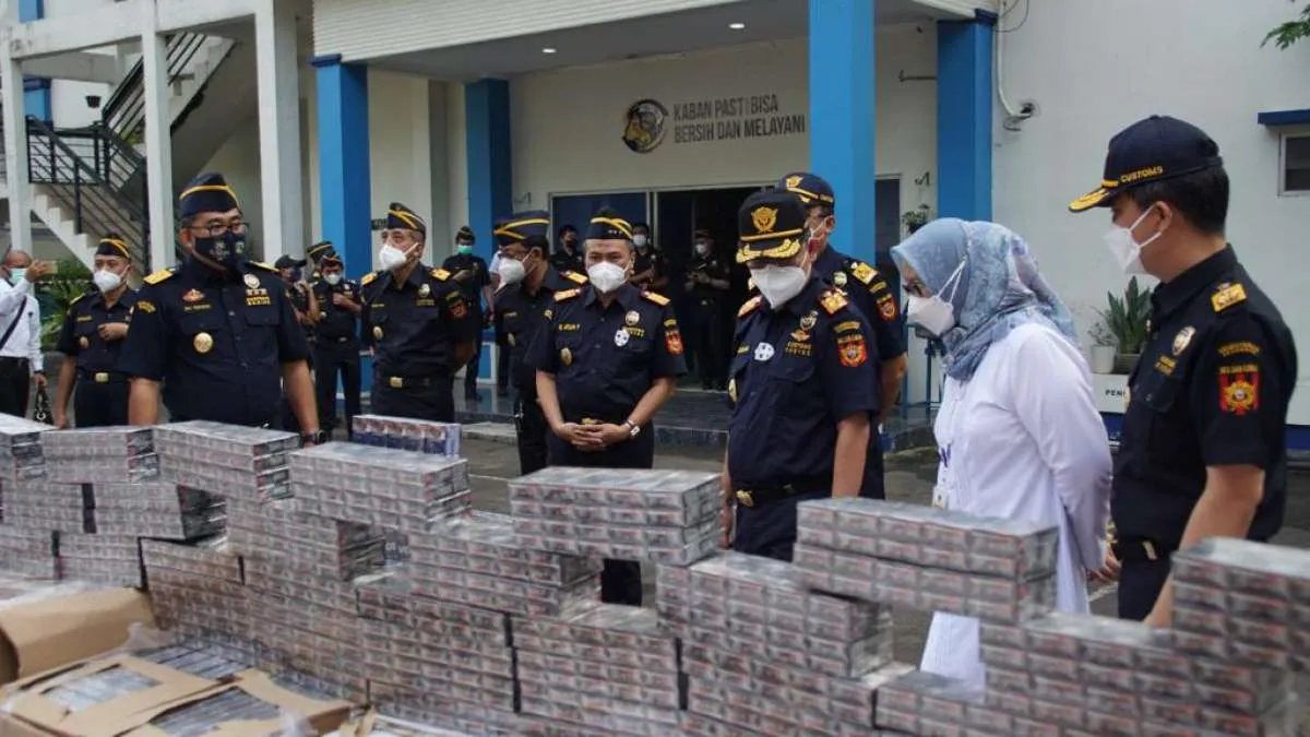 Bea Cukai ringkus truk berisi jutaan batang rokok ilegal