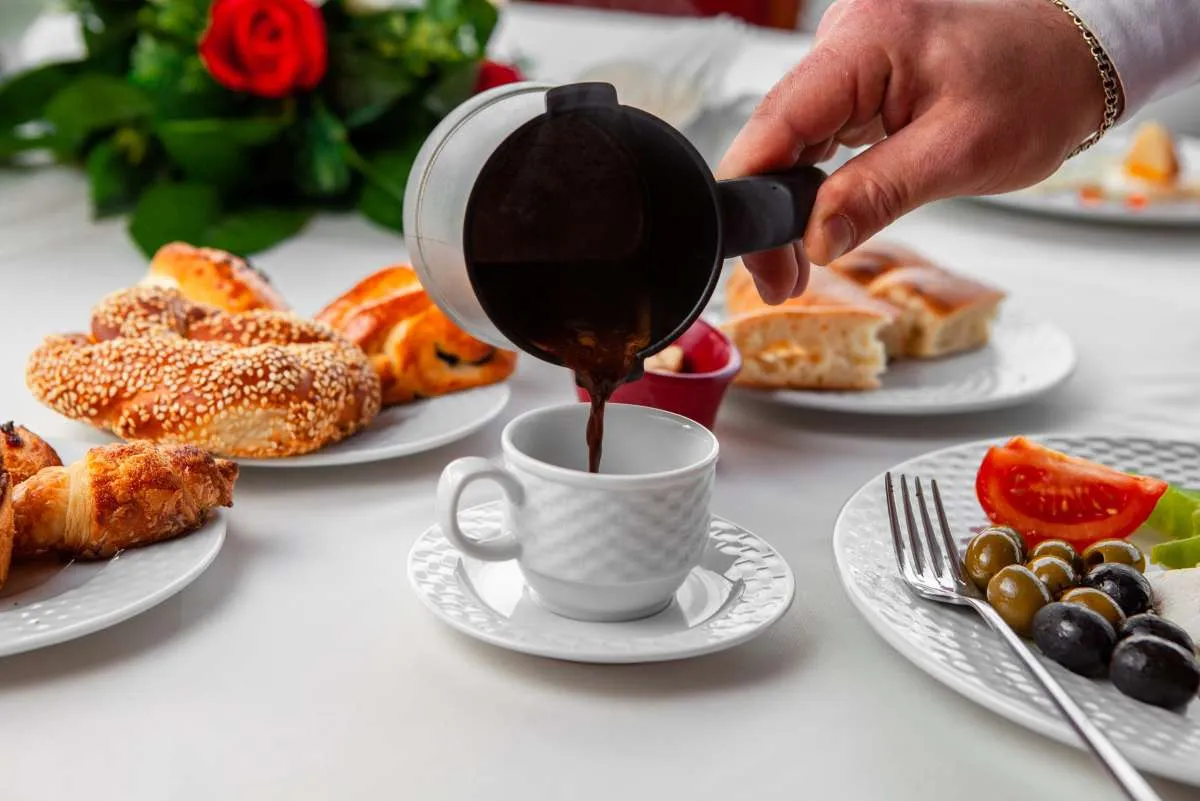 4 Makanan yang Tidak Boleh Dimakan saat Minum Kopi, Awas GERD!