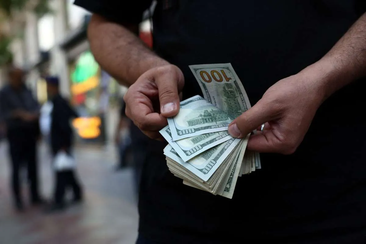 Dolar AS Bertahan di Puncak 6 Pekan Rabu (20/5) di Tengah Kekhawatiran Perang Iran