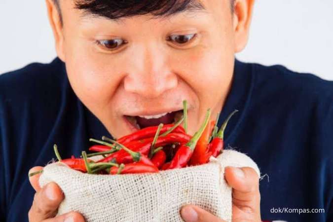 8 Tanda Terlalu Banyak Makanan Pedas, Salah Satunya Jerawatan!