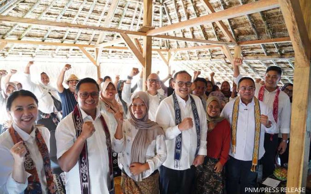  Bangkit Pascakebakaran, Bantuan PNM Bersama BRINS Nyalakan Harapan Warga Sade 