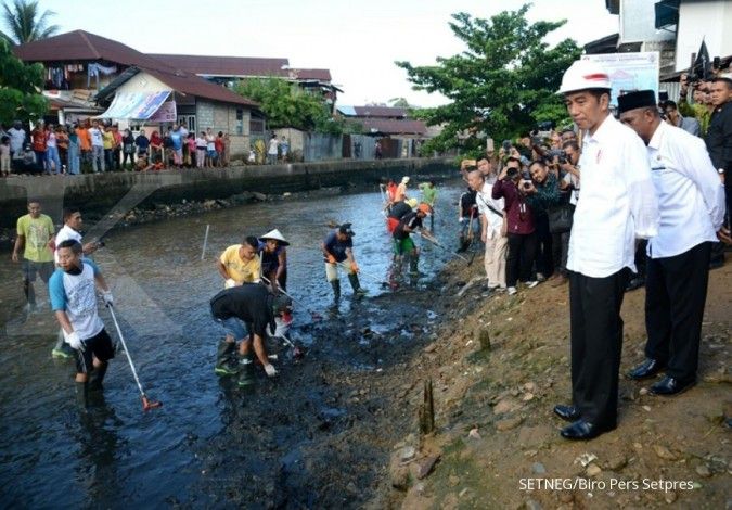 Tiba di Maluku, Jokowi tinjau program padat karya