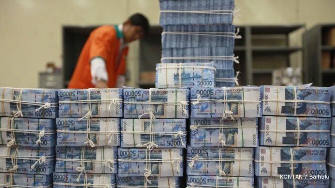 Rupiah tergencet naiknya permintaan dollar AS