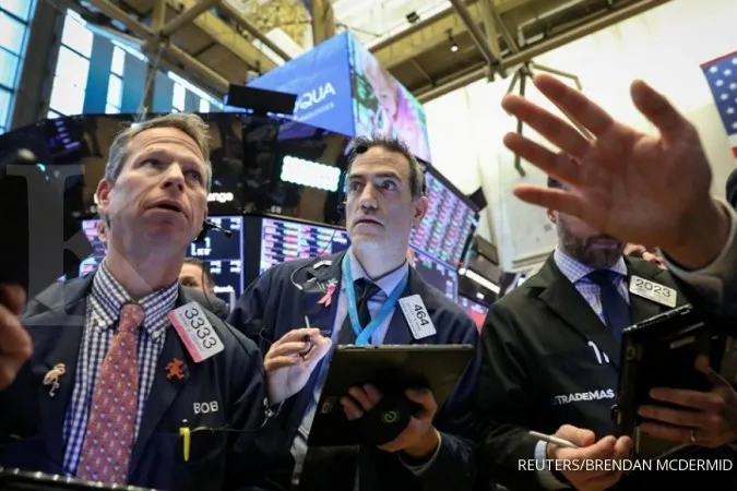 Wall St rallies on upbeat China, U.S. manufacturing data