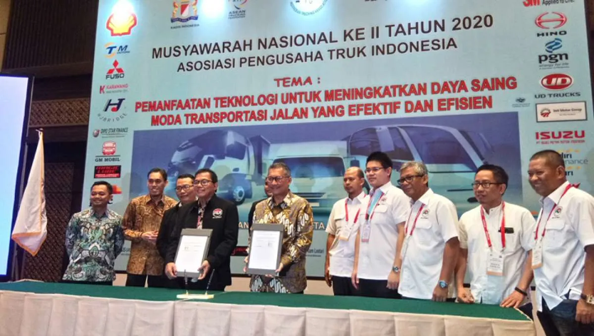 Perusahaan Gas Negara (PGAS) teken kerjasama dengan pengusaha truk Indonesia