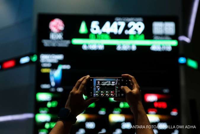 IHSG Ditutup Melemah, Simak Proyeksi Pergerakan untuk Selasa (27/10)