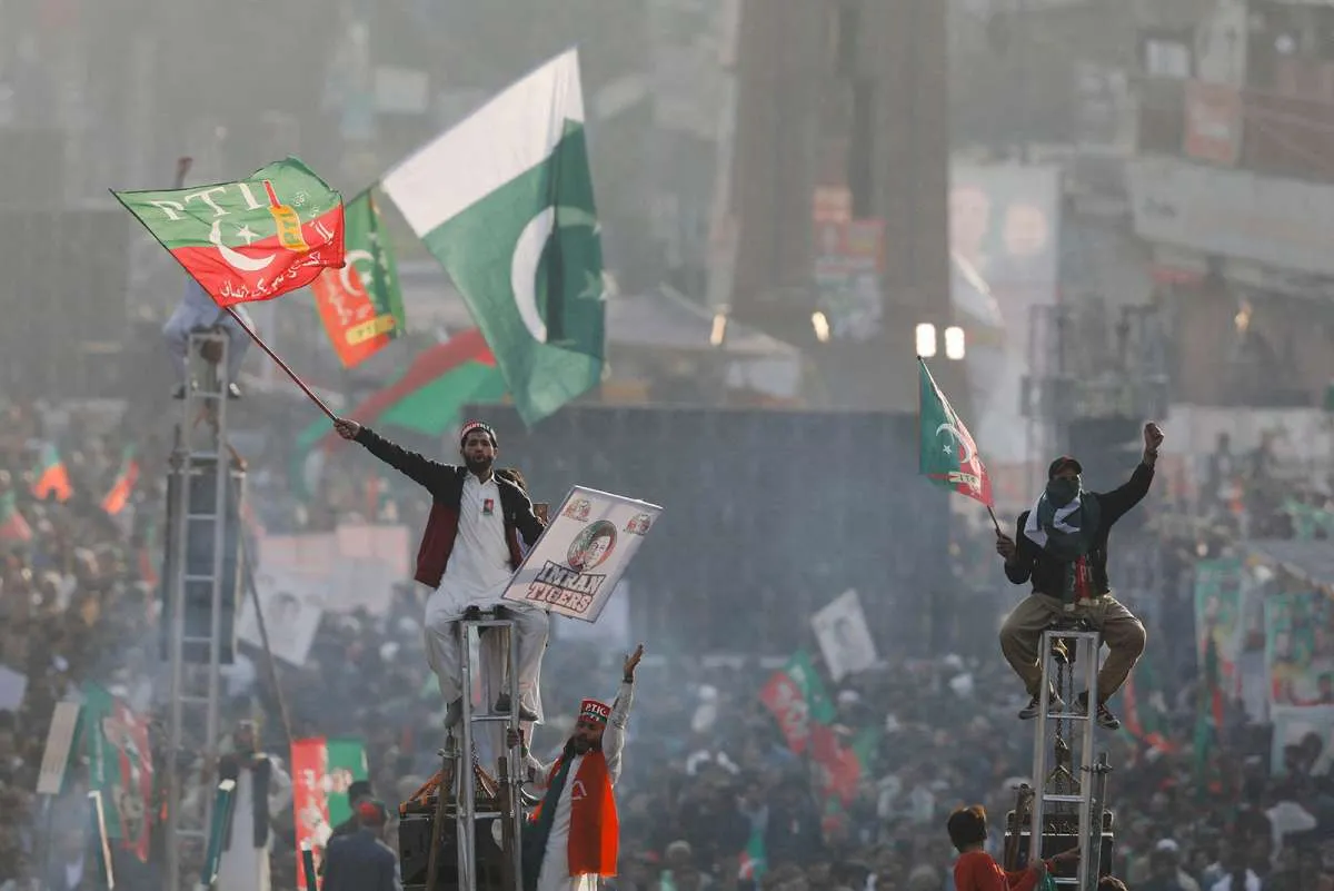 China Beri Utang US$ 2 Miliar kepada Pakistan 