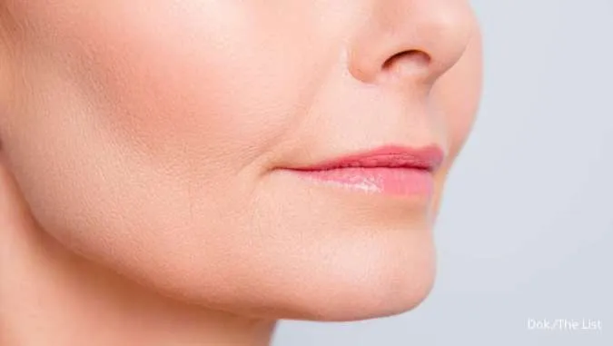 4 Tips Makeup untuk Menyamarkan Smile Line, Auto Flawless