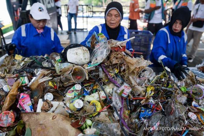 Revisi Perpres, Begini Alternatif Cara Aman Bikin Sampah Plastik Cepat Terurai Alami