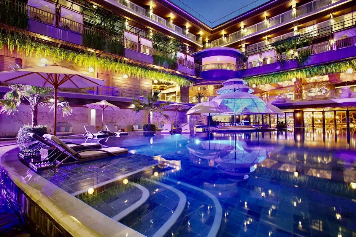 Dafam Hotel Management Ambil Alih Pengelolaan The Crystal Luxury Bay Resort Nusa Dua