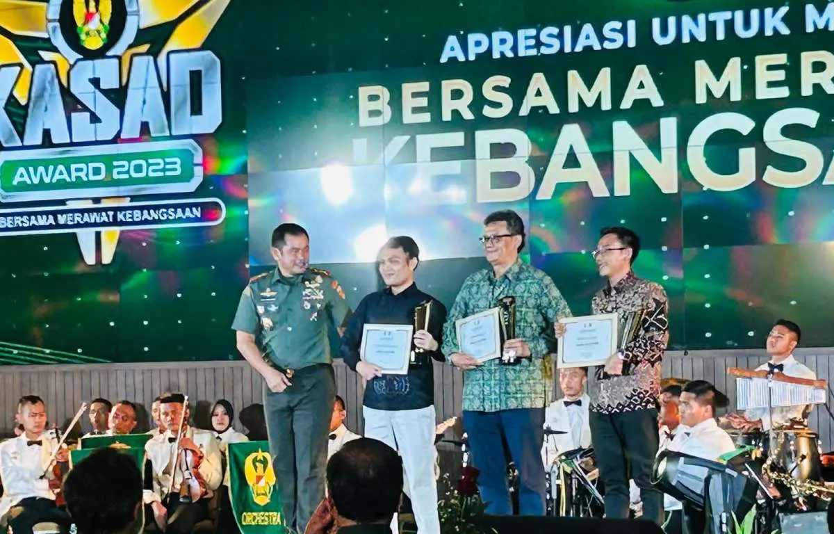 Kontan.co.id Meraih Penghargaan KASAD Award 2023 Kategori Isu Inovasi Digital