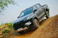 Uji Off-Road New Hilux 2.8 4x4, Begini Kemampuan Pikap Terbaru Toyota