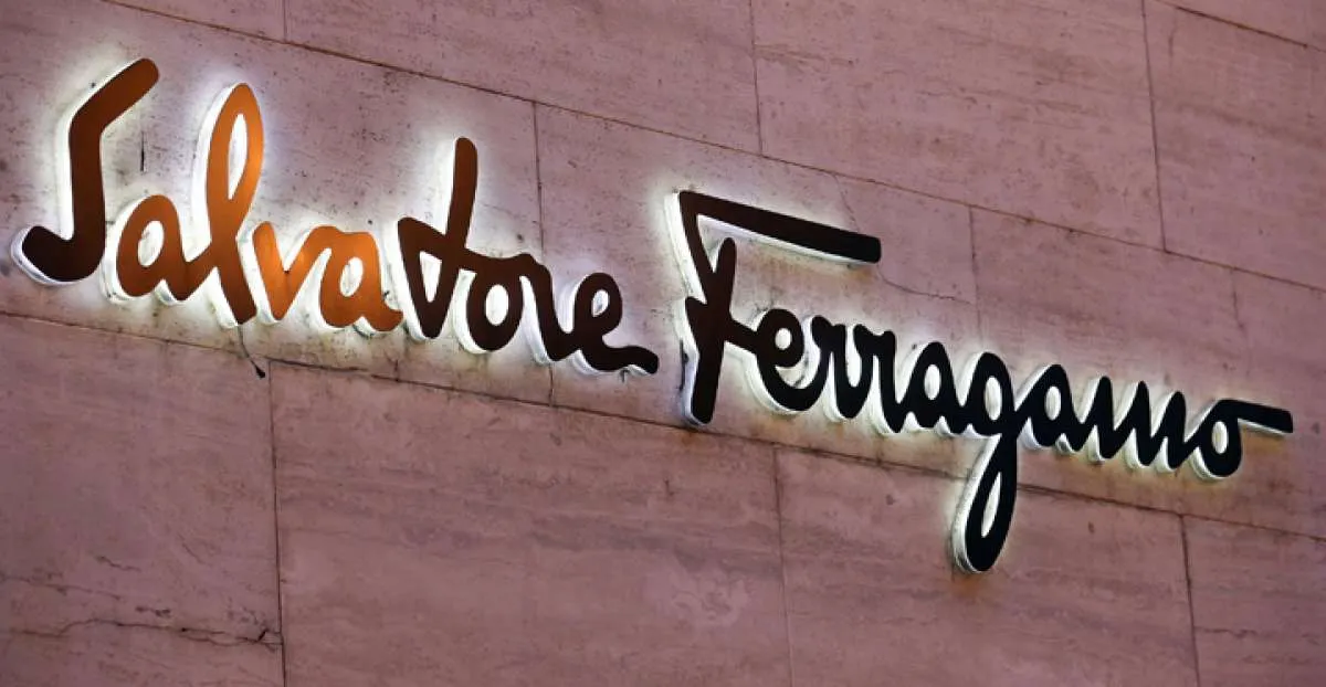 Kacamata Tom Ford hingga sandal Salvatore Ferragamo didiskon