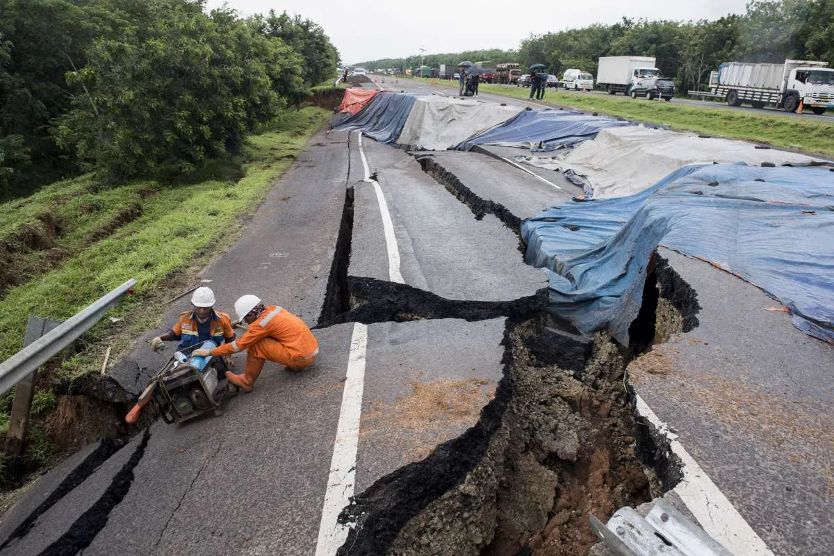 Imbas jalan ambles, ada contraflow di Tol Cipali