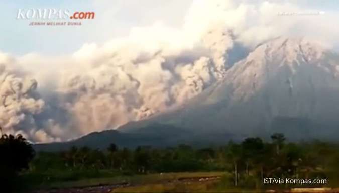 Urutan gunung tertinggi di Indonesia di posisi keenam adalah Gunung Semeru.