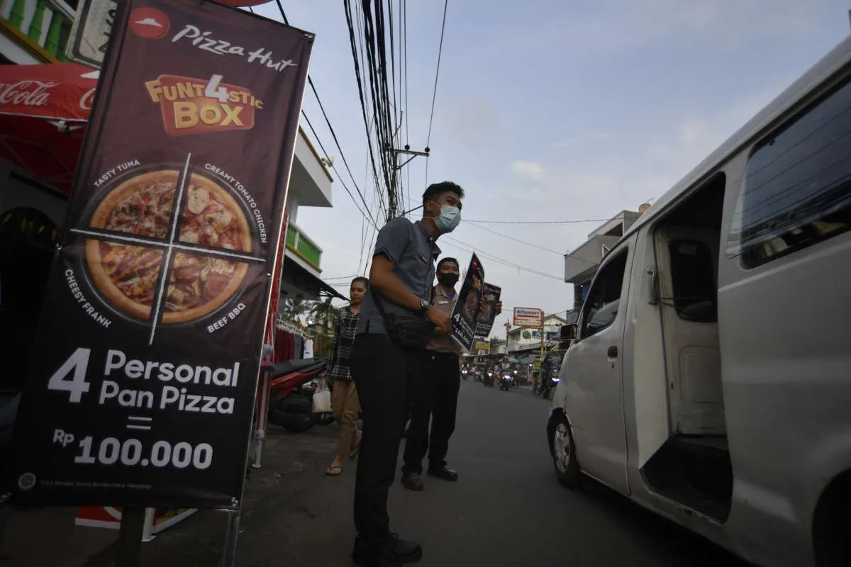 Tersengat Covid-19, Sarimelati Kencana (PZZA) luncurkan truk makanan keliling
