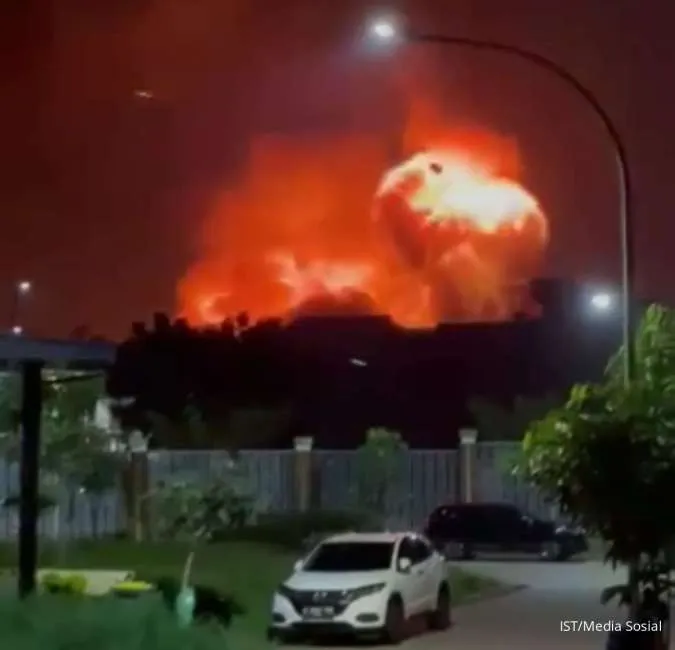Massive Fire Erupts at Indonesian Ammunition Depot, No Deaths Reported