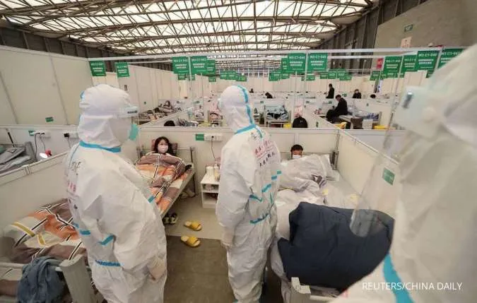 Shanghai Reports 23,000 Covid Cases as Economic Impact Bites