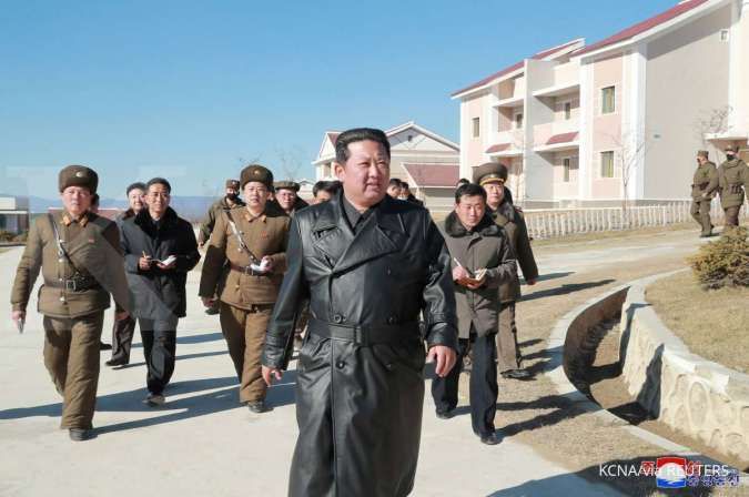 Kim Jong Un Memuji Kemajuan Militer korea Utara dalam Memproduksi Senjata