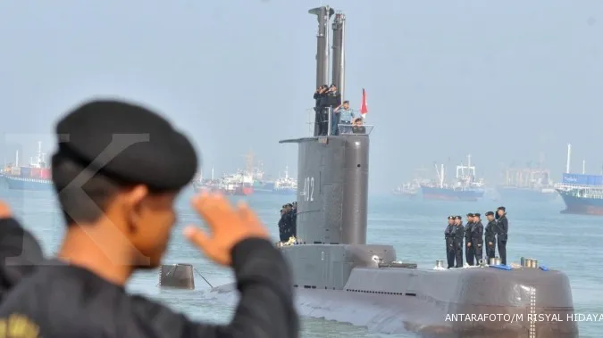 Search for missing Indonesian submarine enters second day as neighbours offer help