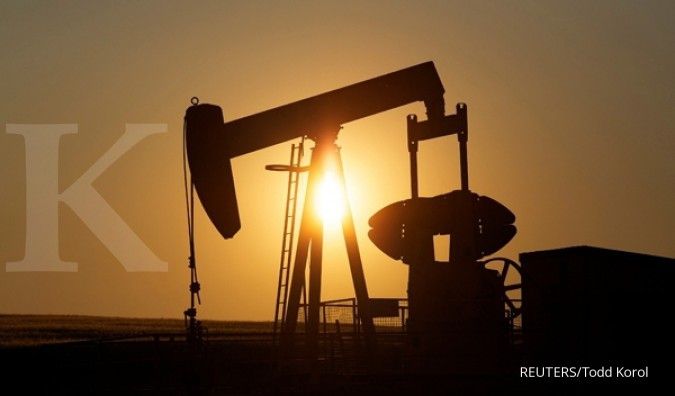 Penambahan rig AS membuat minyak tergelincir 1%
