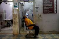 Jumlah infeksi harian virus corona (Covid-19) di India konstan mendekati 20.000