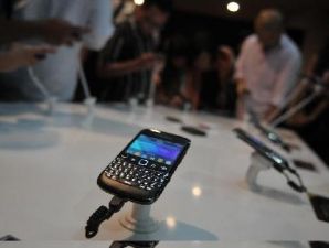 BRTI minta pemerintah hentikan layanan Blackberry