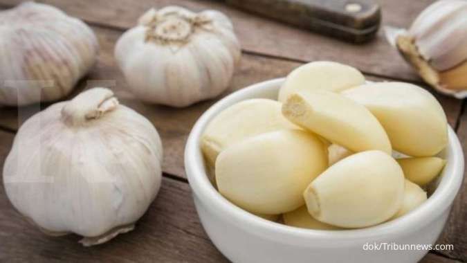 Bawang putih berguna sebagai obat herbal sakit gigi.