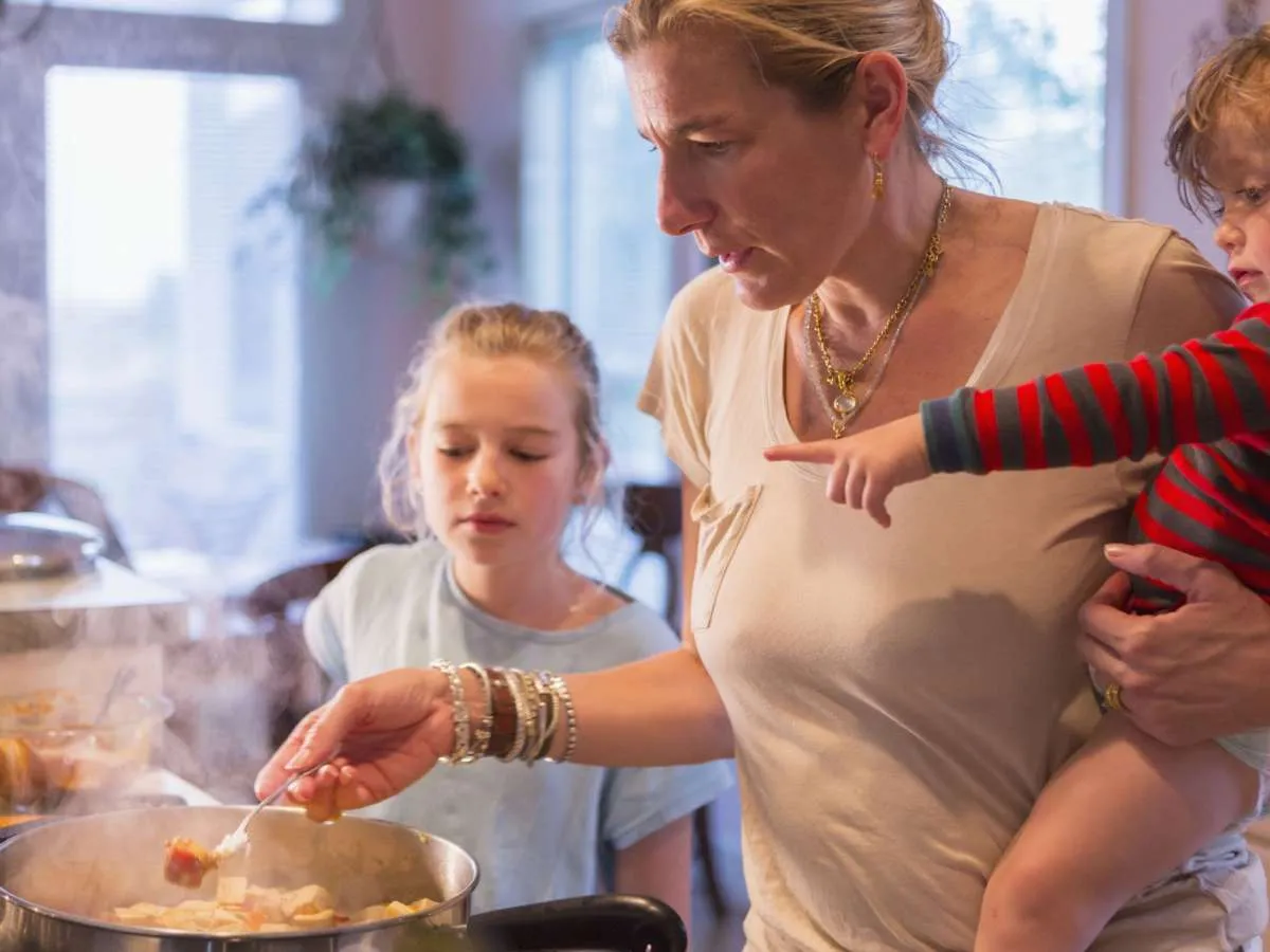 5 Tanda Moms Butuh Me Time Akibat Stres Mengurus Rumah dan Anak