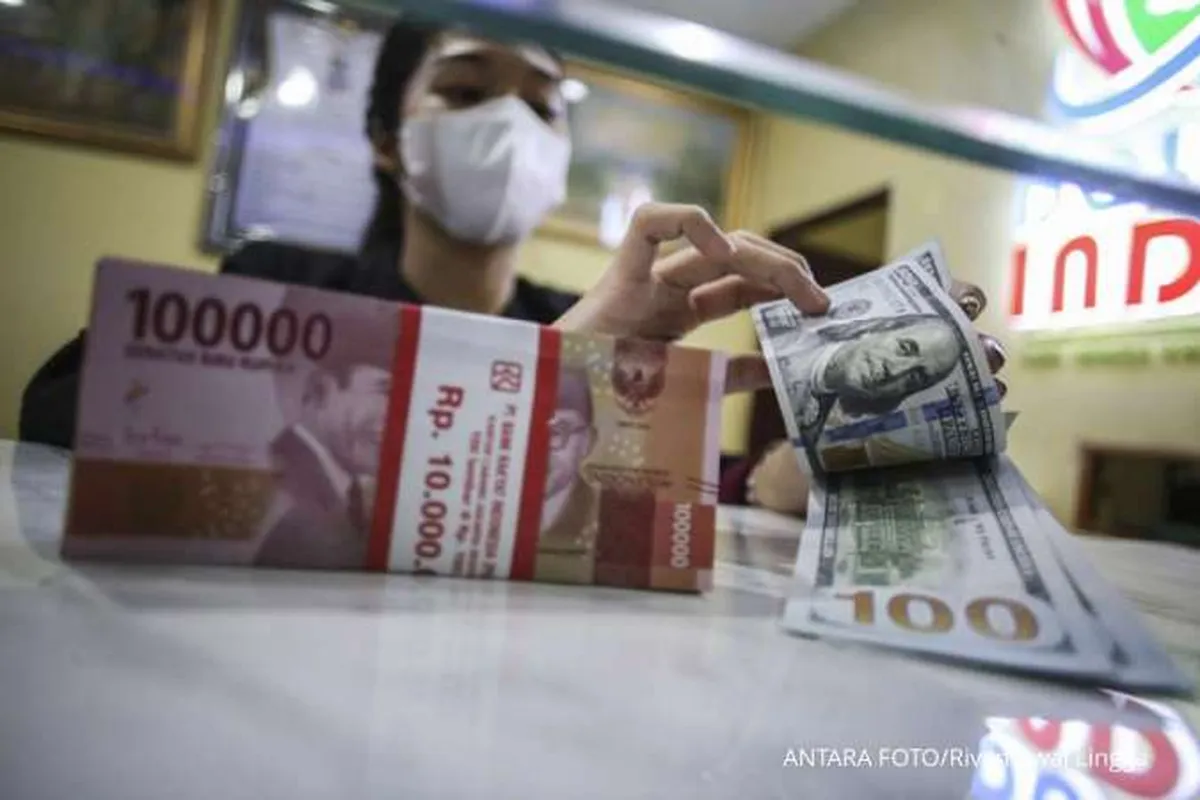 Rupiah Anjlok, Ekonom: Dampaknya Bebani Utang Luar Negeri