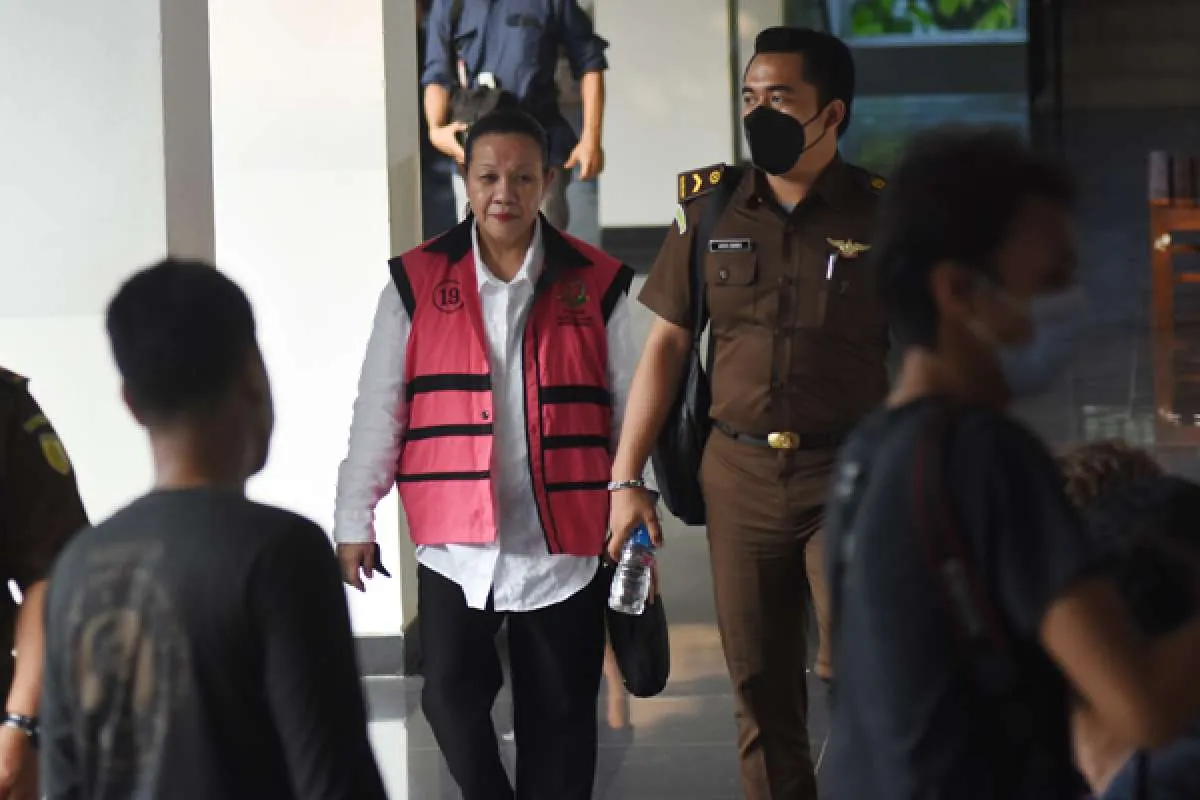 Divonis 18 tahun penjara, Maria Pauline: Pikir-pikir dahulu