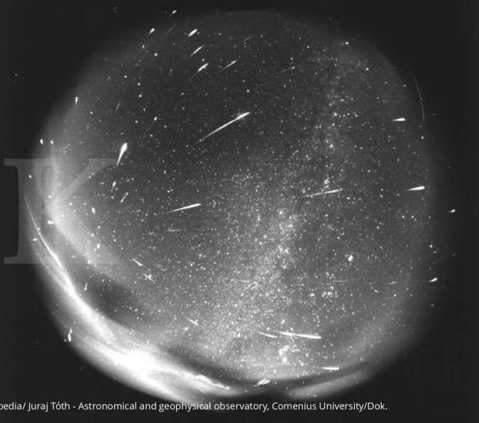 Gambar hanya ilustrasi, diambil dari penampakan hujan meteor Leonid tahun 1998