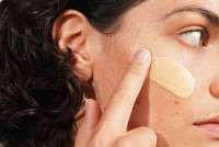 Sunscreen untuk Kulit Sensitif: Lindungi Wajah Tanpa Takut Jerawat