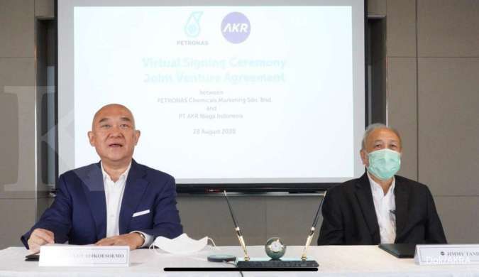 Petronas dan AKR Corporindo (AKRA) kerja sama distribusi bahan kimia di Indonesia