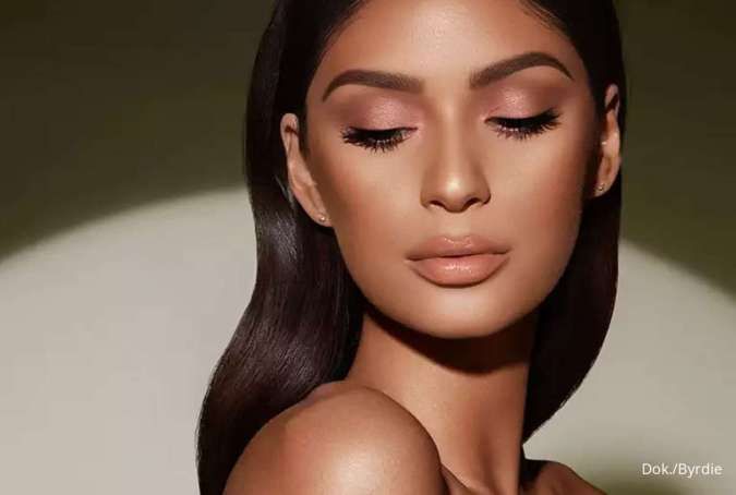 5 Cara Membuat Soft Glam Makeup Look ala MUA Profesional, Pemula Bisa Coba