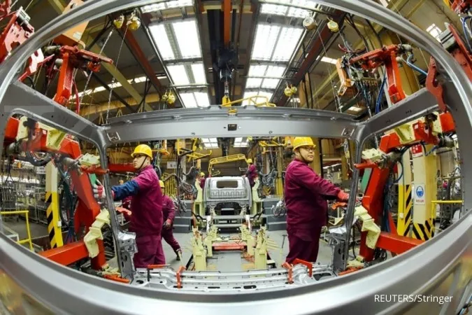 China's slowdown deepens; industrial output growth falls to 17.5 year low