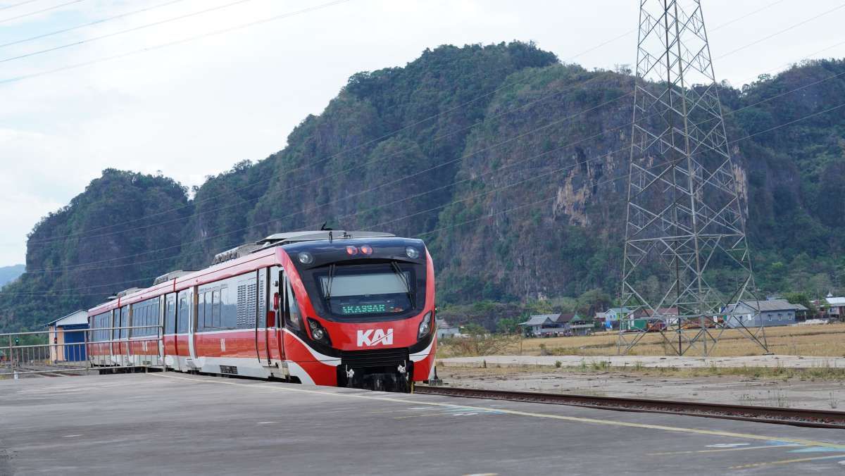 Menjajal Kereta Api Makassar-Parepare, Jalur Pertama KA Trans Sulawesi