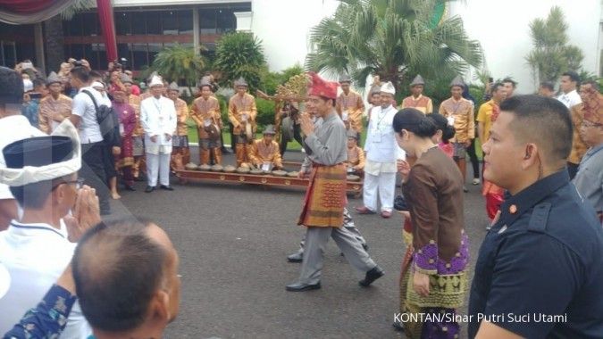 Presiden Jokowi dan Ibu Negara mendapat gelar khusus dari suku Komering