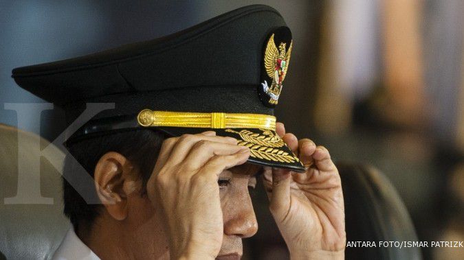 Turun ke lapangan, Jokowi tak pakai baju seragam
